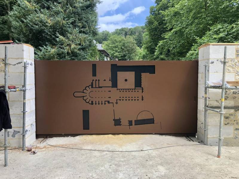 Fabrication et pose d'un portail coulissant sur mesure pour une abbaye proche Bourg Achard 27