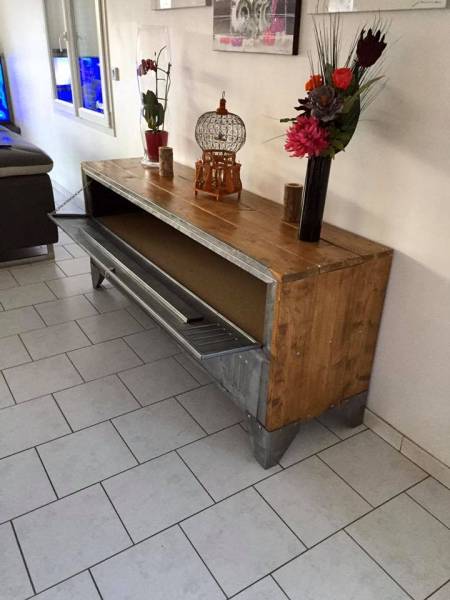 Entreprise de métallerie pour la conception d'un meuble de salle à manger en acier et bois avec ouverture pour un client de Dieppe 76