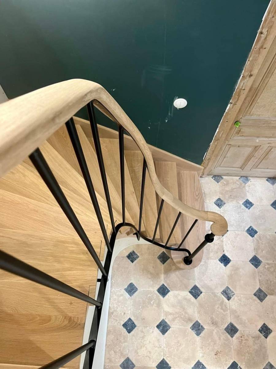 Réalisation d’une rampe d’escalier débillardée sur mesure en acier et bois sur Dieppe 76 en Seine Maritime